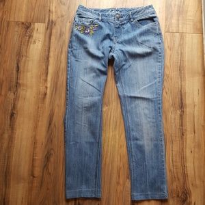 Inc Jeans embroidery on front pocket